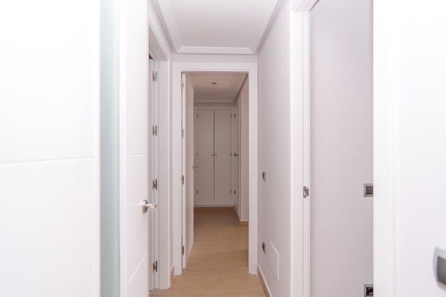 Apartamento de 2 habitaciones en Los Alcázares en venta con piscina garaje - 129.300 € (Ref: 9034623)