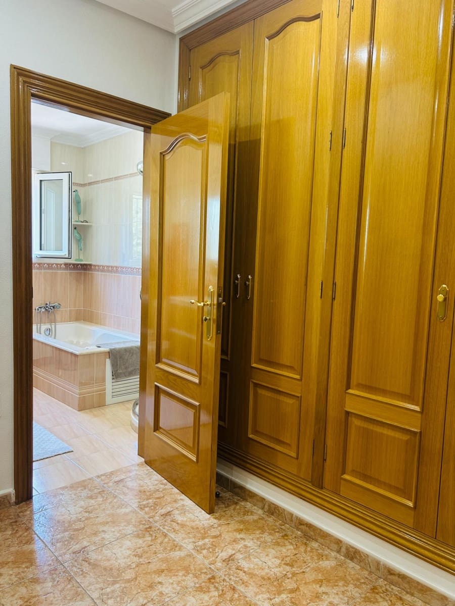 4 slaapkamer Villa te koop in San Pedro del Pinatar met garage - € 580.000 (Ref: 9285308)