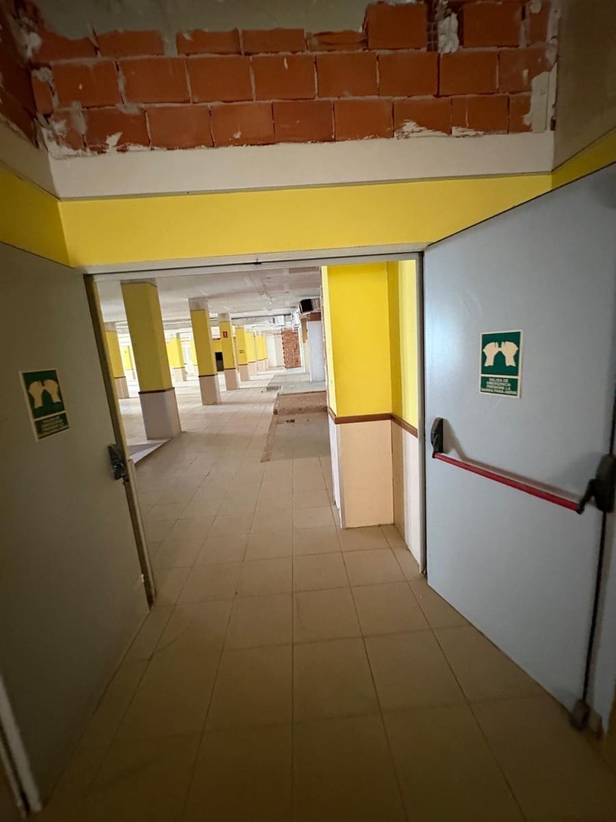 Commercial for rent in San Pedro del Pinatar with garage - € 4,000 (Ref: 9820744)