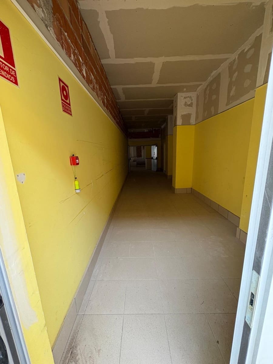 Commercial for rent in San Pedro del Pinatar with garage - € 4,000 (Ref: 9820744)