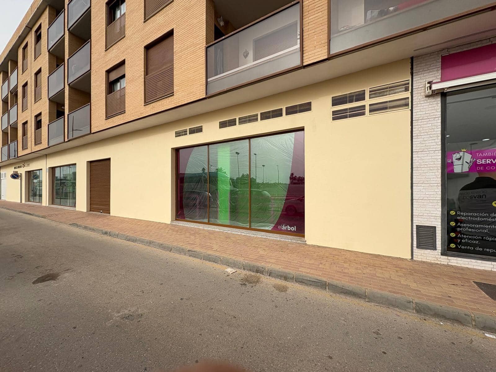 Commercial for rent in San Pedro del Pinatar with garage - € 4,000 (Ref: 9820744)