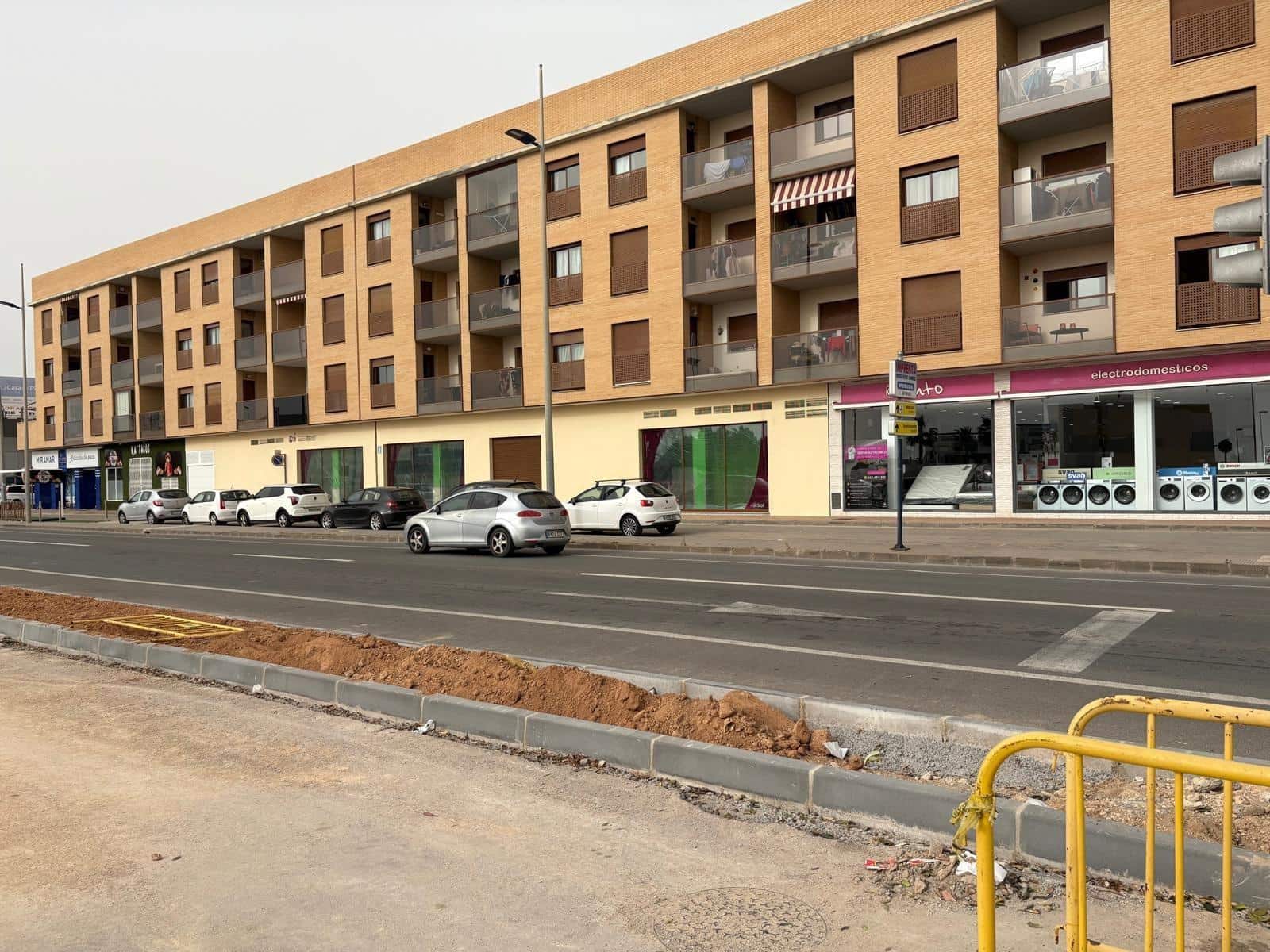 Commercial for rent in San Pedro del Pinatar with garage - € 4,000 (Ref: 9820744)