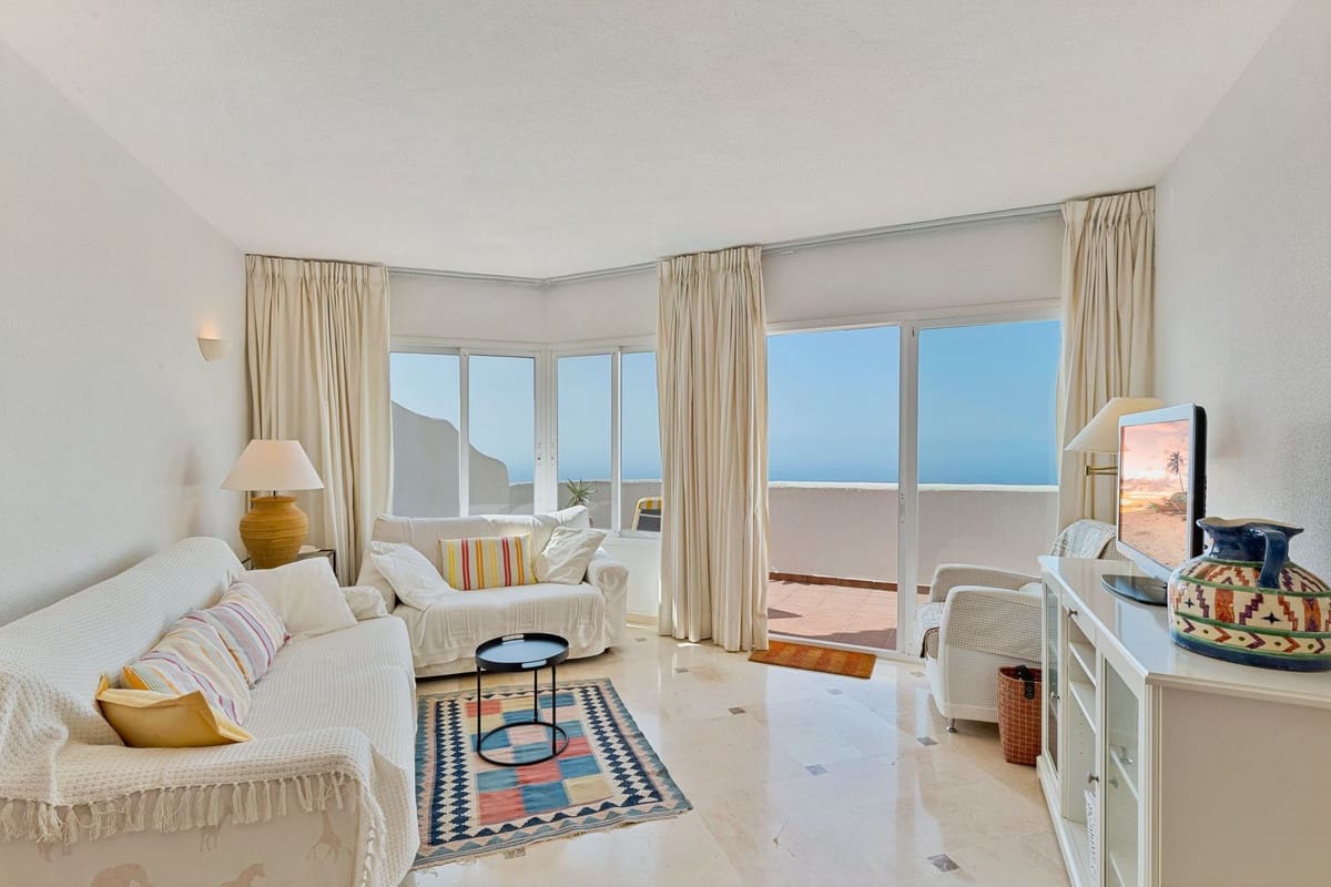 Apartamento de 2 habitaciones en Calahonda en venta con piscina - 299.000 € (Ref: 9133668)