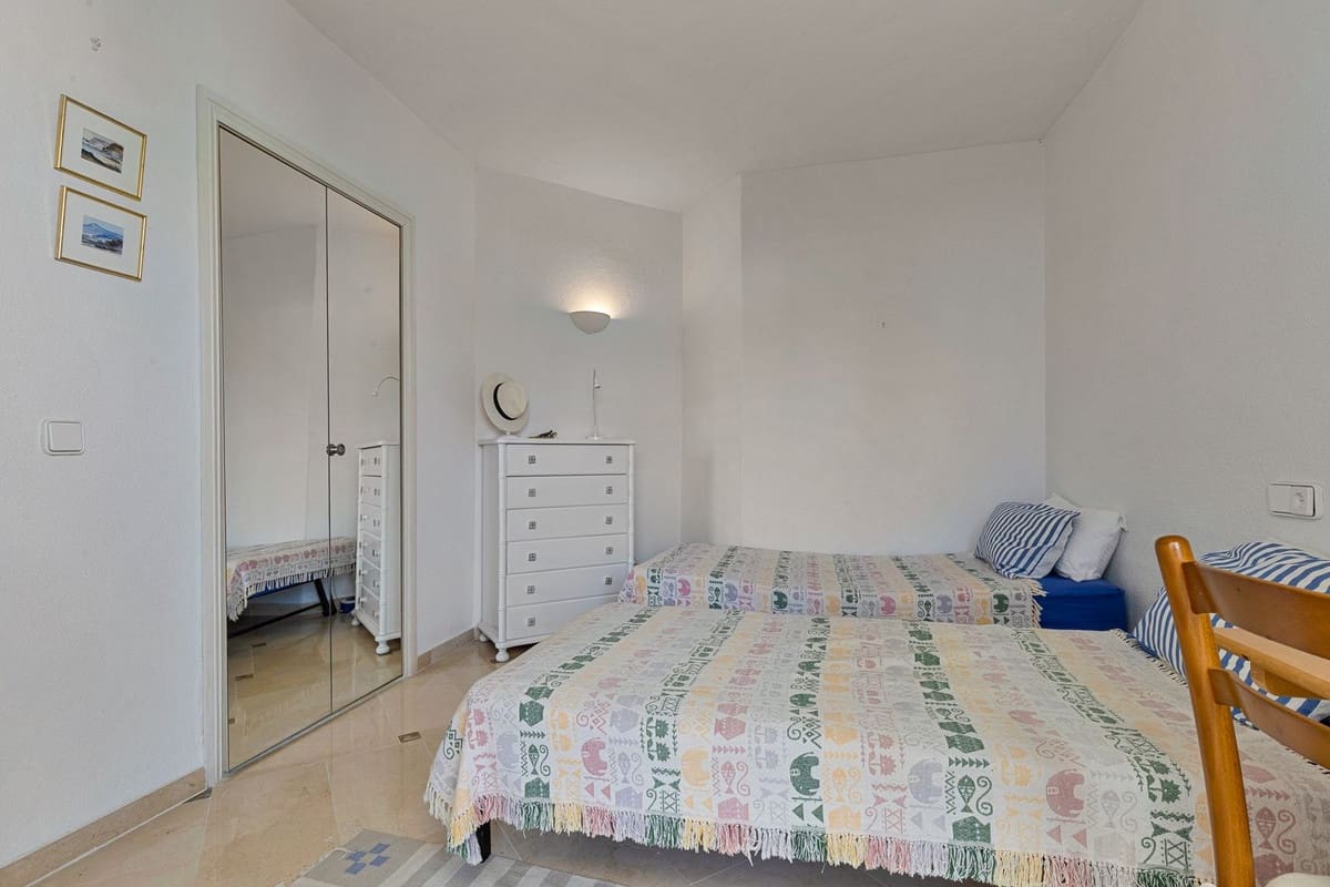 Apartamento de 2 habitaciones en Calahonda en venta con piscina - 299.000 € (Ref: 9133668)