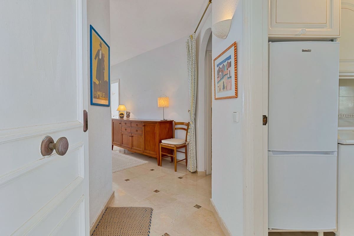 Apartamento de 2 habitaciones en Calahonda en venta con piscina - 299.000 € (Ref: 9133668)