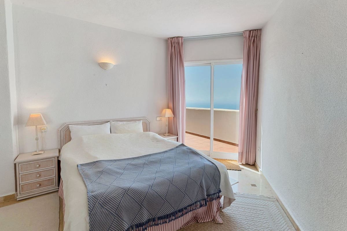 Apartamento de 2 habitaciones en Calahonda en venta con piscina - 299.000 € (Ref: 9133668)