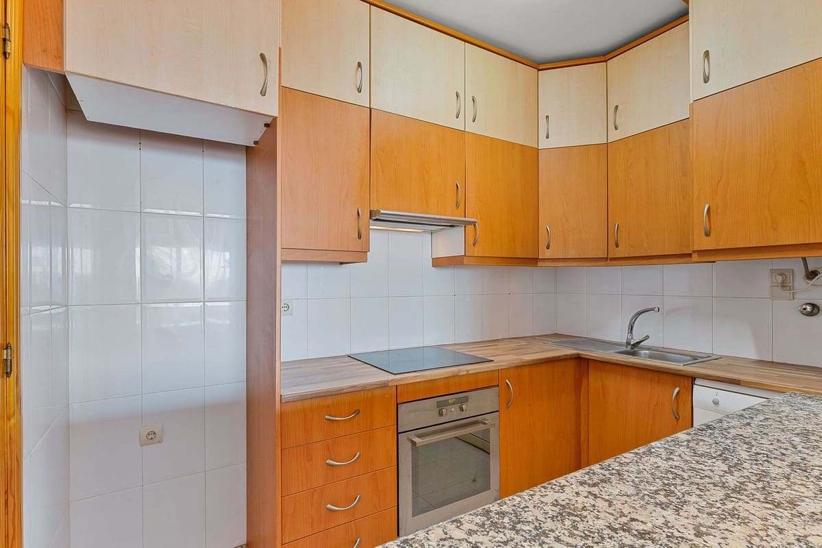 2 bedroom Apartment for sale in Fuengirola with pool garage - € 305,000 (Ref: 9161704)