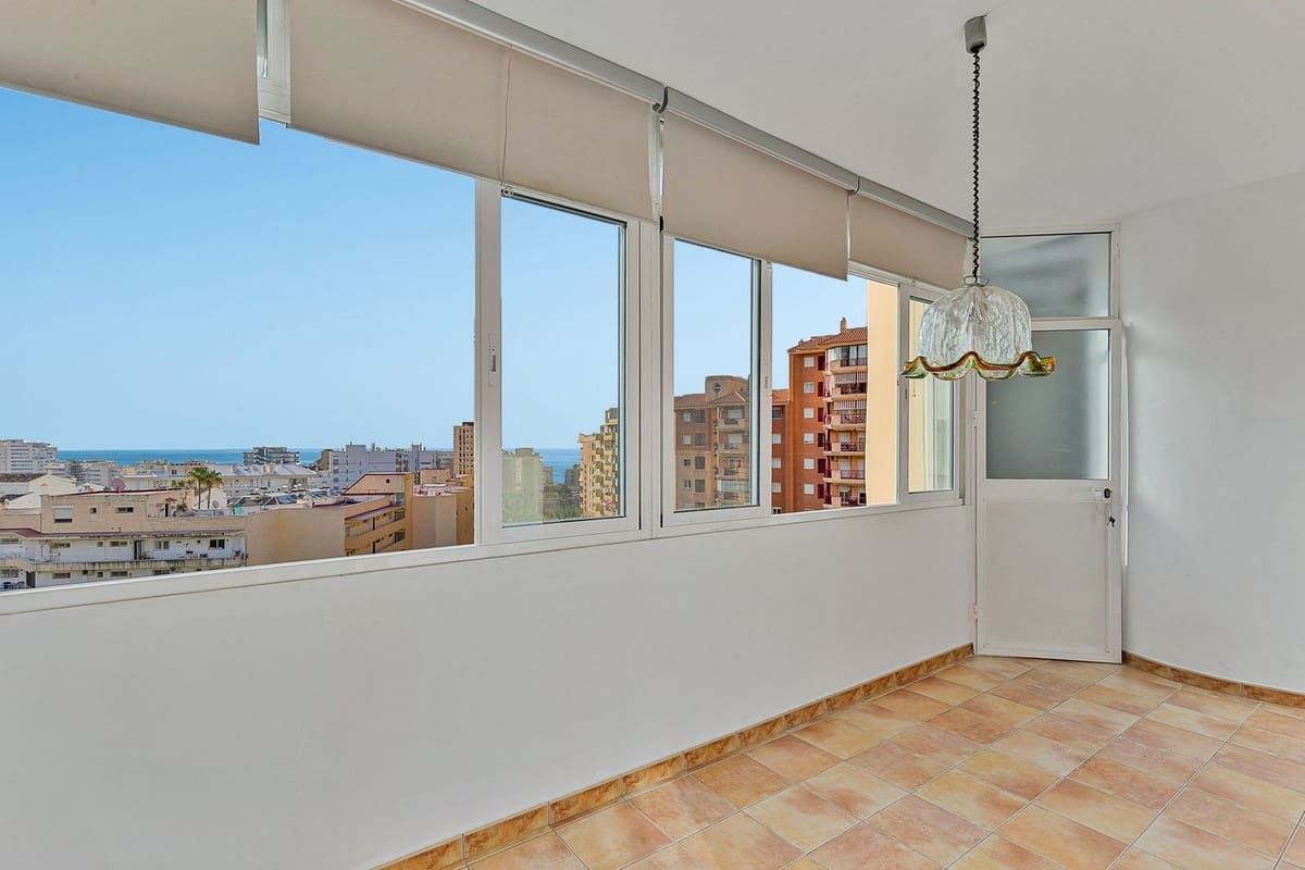 2 bedroom Apartment for sale in Fuengirola with pool garage - € 305,000 (Ref: 9161704)