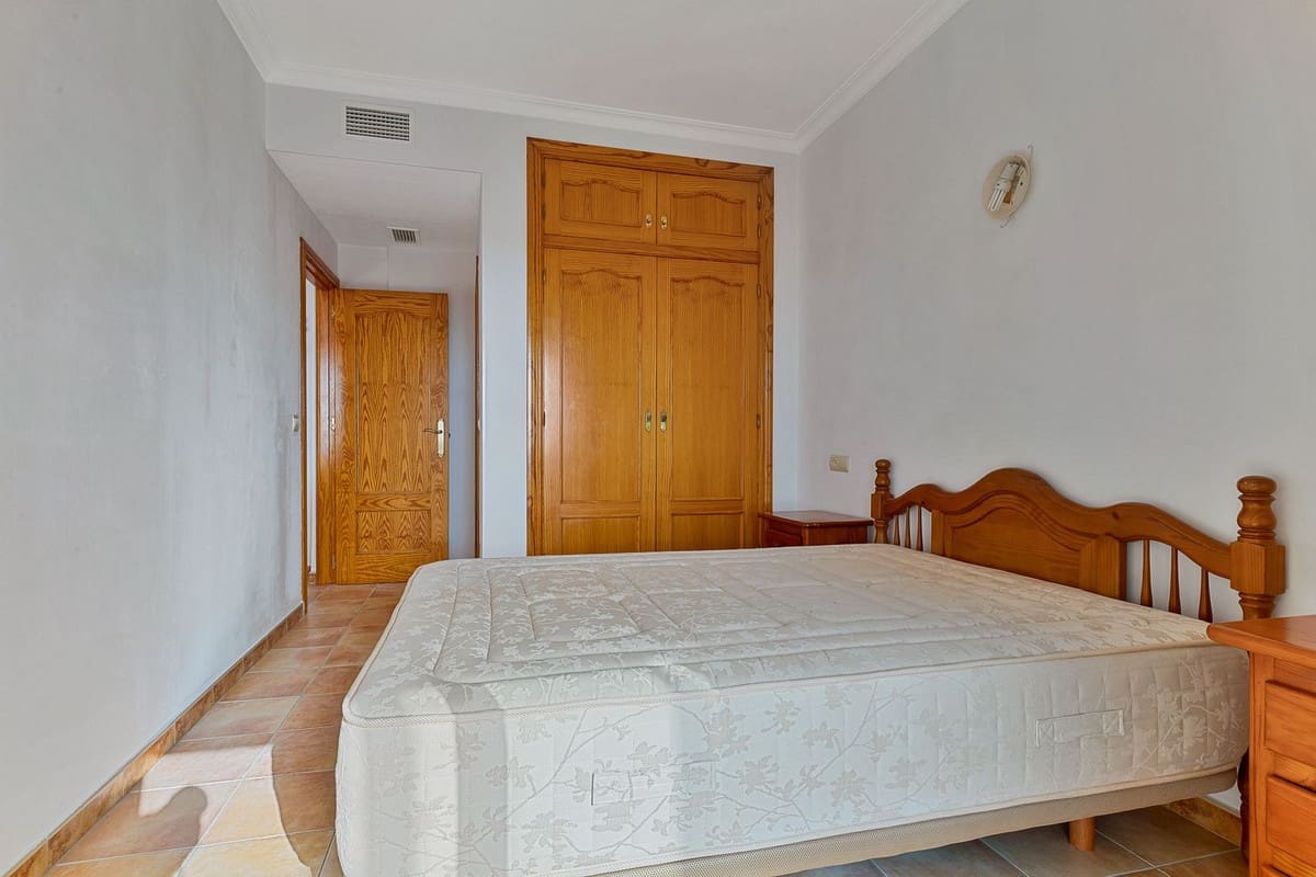 2 bedroom Apartment for sale in Fuengirola with pool garage - € 305,000 (Ref: 9161704)