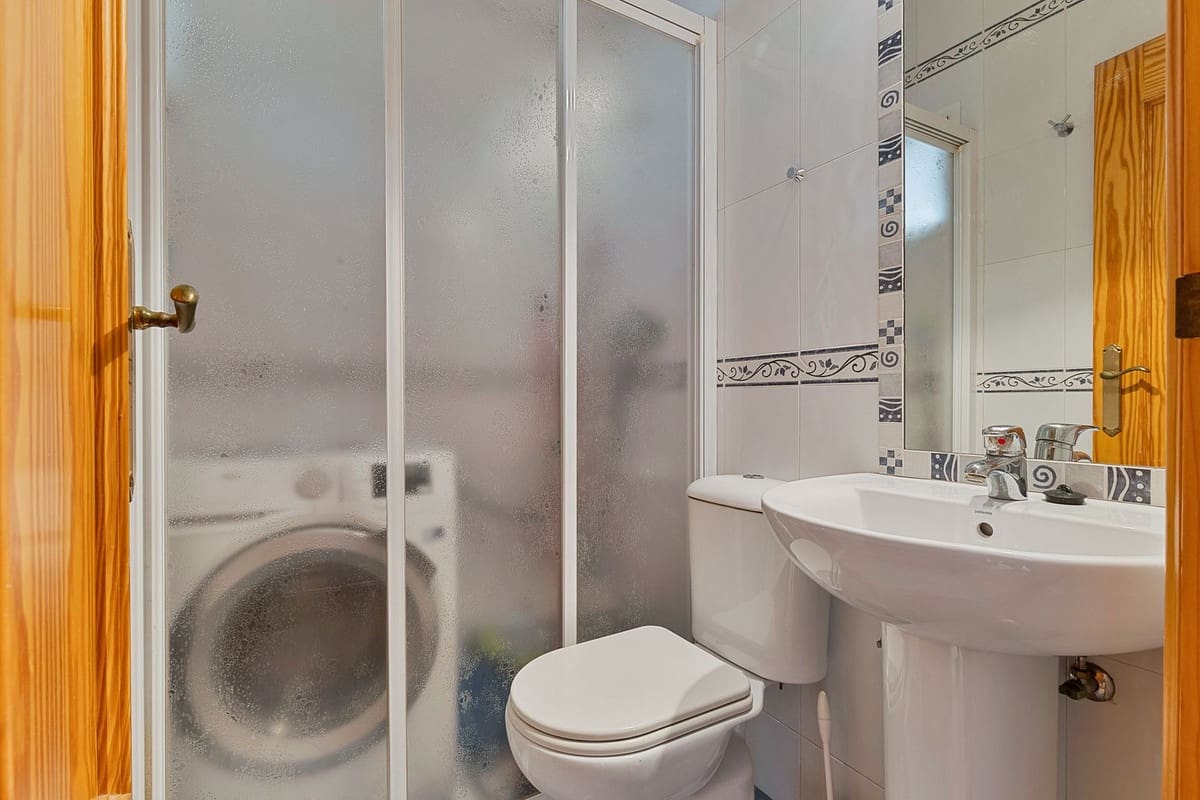 2 bedroom Apartment for sale in Fuengirola with pool garage - € 305,000 (Ref: 9161704)