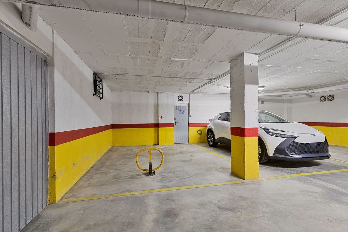 2 bedroom Apartment for sale in Fuengirola with pool garage - € 305,000 (Ref: 9161704)