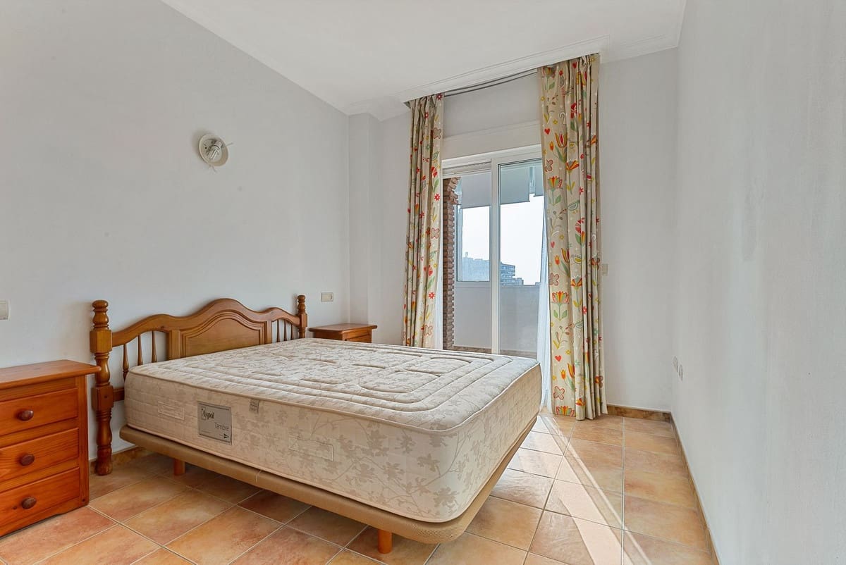 2 bedroom Apartment for sale in Fuengirola with pool garage - € 305,000 (Ref: 9161704)