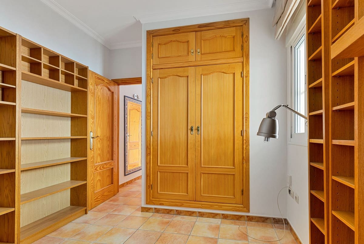 2 bedroom Apartment for sale in Fuengirola with pool garage - € 305,000 (Ref: 9161704)