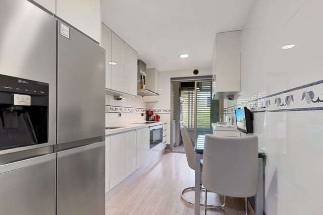 3 soverom Leilighet til salgs i Benalmadena Costa, Benalmádena med svømmebasseng garasje - € 545 000 (Ref: 9242347)