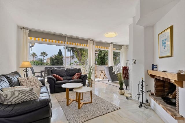 2 makuuhuone Kattohuoneisto myytävänä paikassa Benalmadena Costa, Benalmádena mukana uima-altaan 
autotalli - 390 000 € (Ref: 9244465)