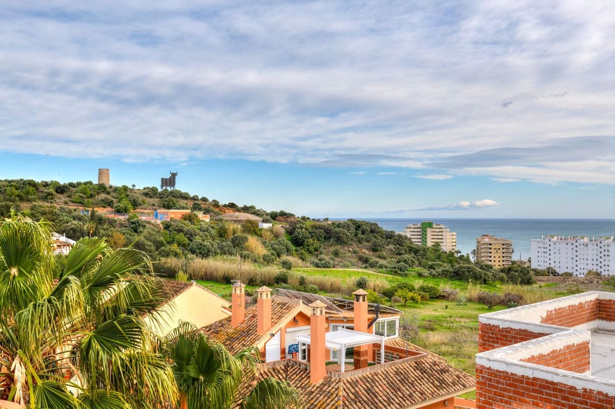 3 sypialnia Penthouse na sprzedaż w Fuengirola z basenem garażem - 595 000 € (Ref: 9542333)