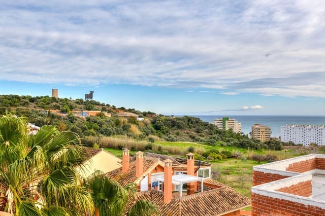 3 sypialnia Penthouse na sprzedaż w Fuengirola z basenem garażem - 595 000 € (Ref: 9542333)