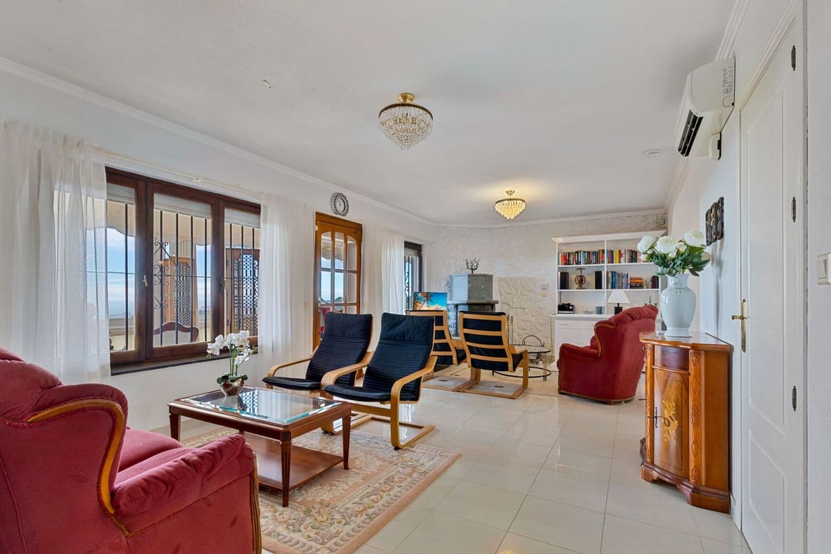 4 makuuhuone Huvila myytävänä paikassa Fuengirola mukana uima-altaan 
autotalli - 1 125 000 € (Ref: 9592218)