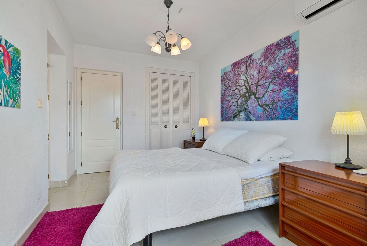 4 makuuhuone Huvila myytävänä paikassa Fuengirola mukana uima-altaan 
autotalli - 1 125 000 € (Ref: 9592218)