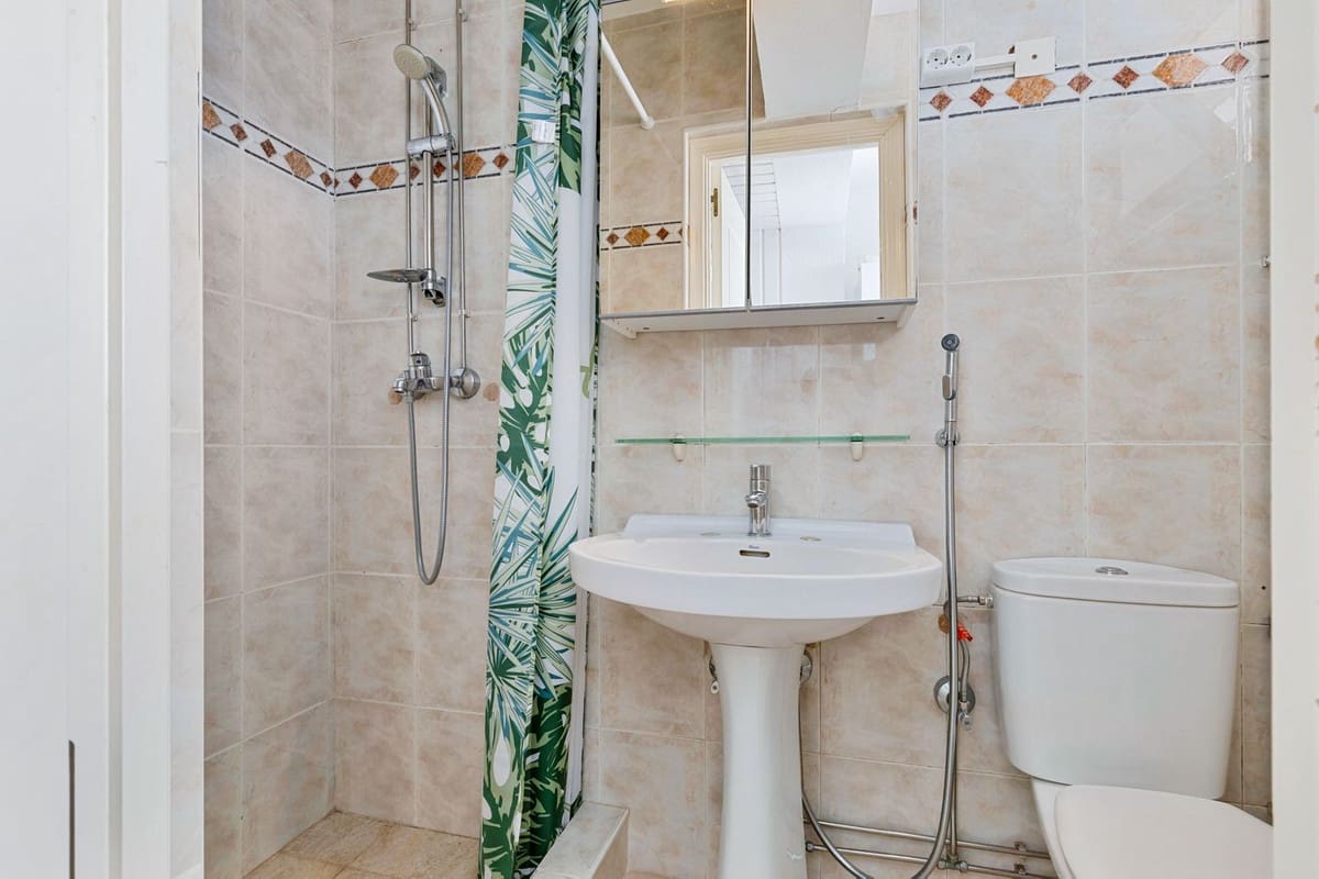 4 makuuhuone Huvila myytävänä paikassa Fuengirola mukana uima-altaan 
autotalli - 1 125 000 € (Ref: 9592218)