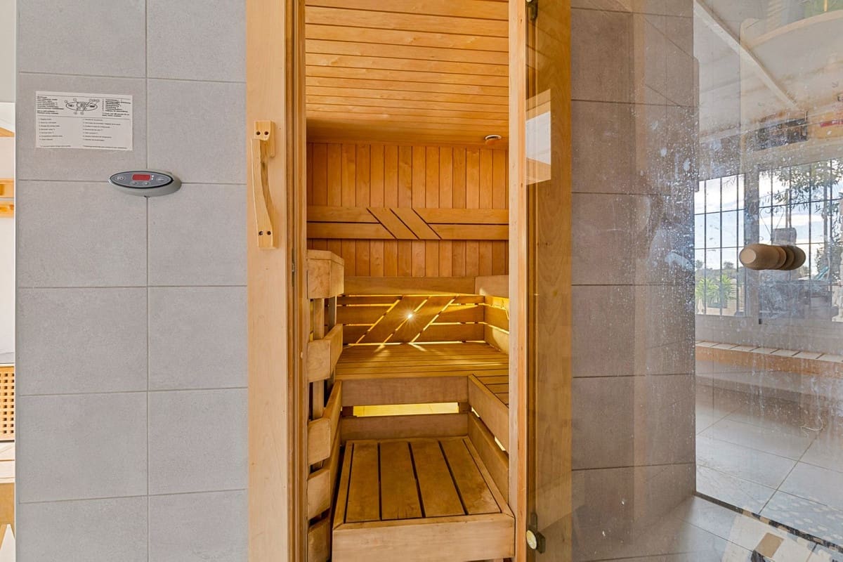 4 makuuhuone Huvila myytävänä paikassa Fuengirola mukana uima-altaan 
autotalli - 1 125 000 € (Ref: 9592218)