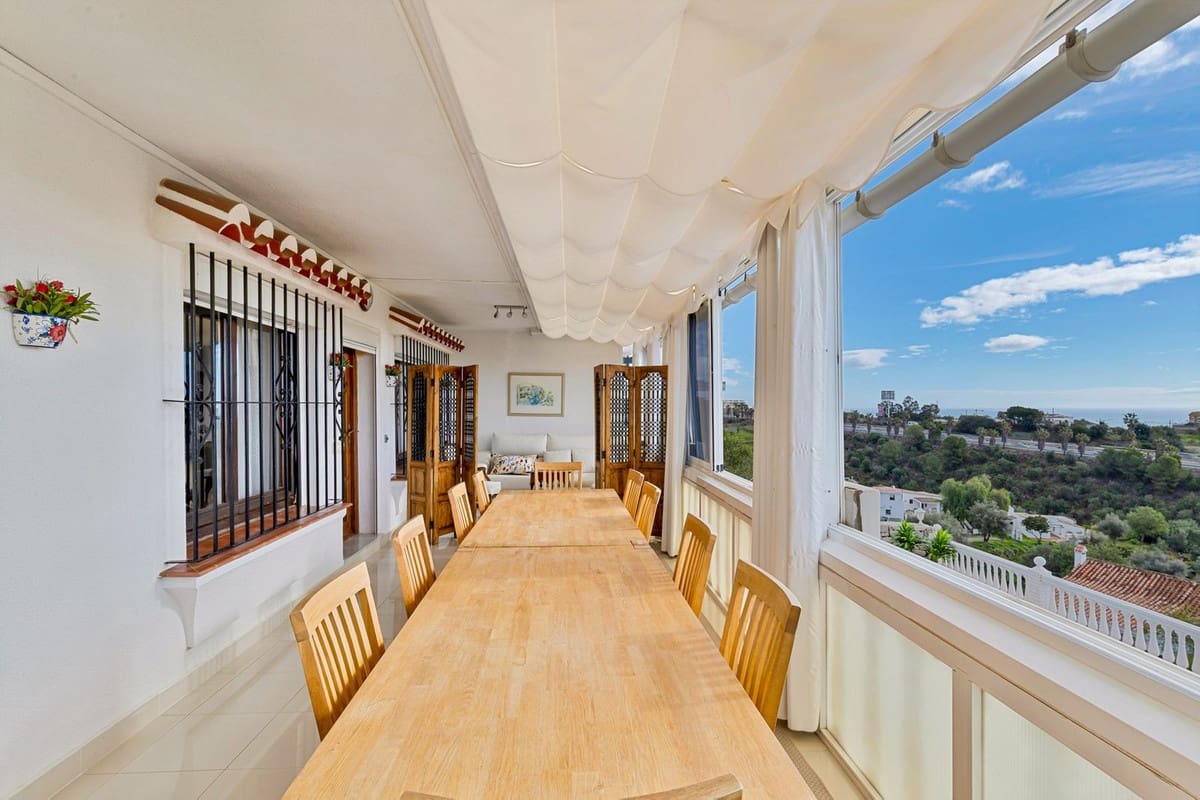 4 makuuhuone Huvila myytävänä paikassa Fuengirola mukana uima-altaan 
autotalli - 1 125 000 € (Ref: 9592218)