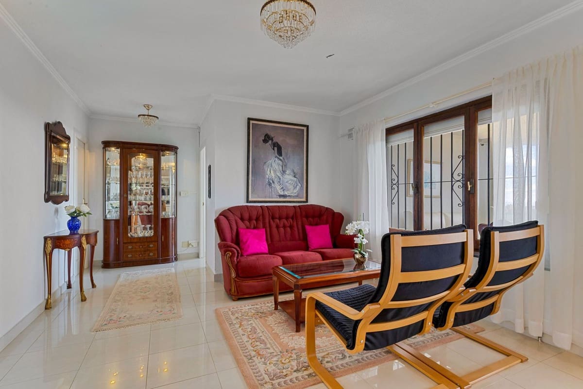 4 makuuhuone Huvila myytävänä paikassa Fuengirola mukana uima-altaan 
autotalli - 1 125 000 € (Ref: 9592218)