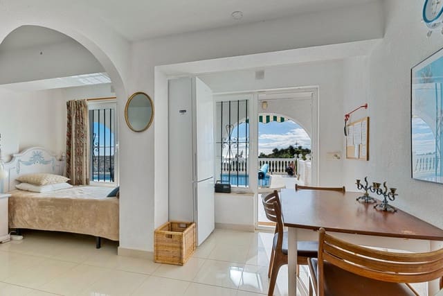 4 makuuhuone Huvila myytävänä paikassa Fuengirola mukana uima-altaan 
autotalli - 1 125 000 € (Ref: 9592218)