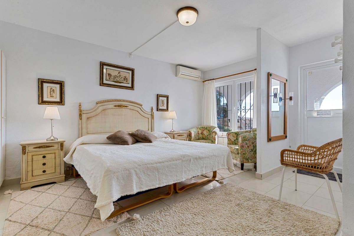 4 makuuhuone Huvila myytävänä paikassa Fuengirola mukana uima-altaan 
autotalli - 1 125 000 € (Ref: 9592218)