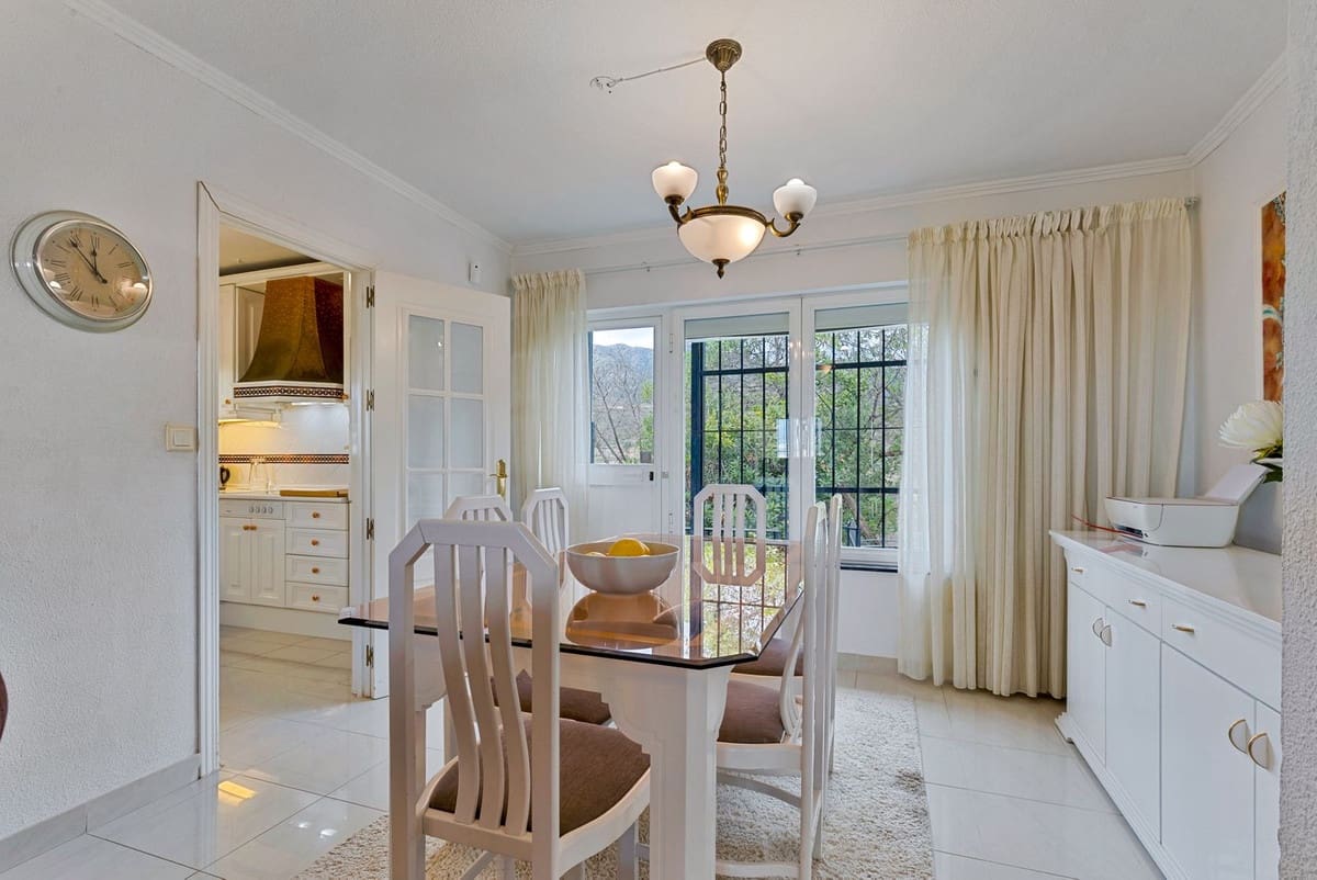 4 makuuhuone Huvila myytävänä paikassa Fuengirola mukana uima-altaan 
autotalli - 1 125 000 € (Ref: 9592218)