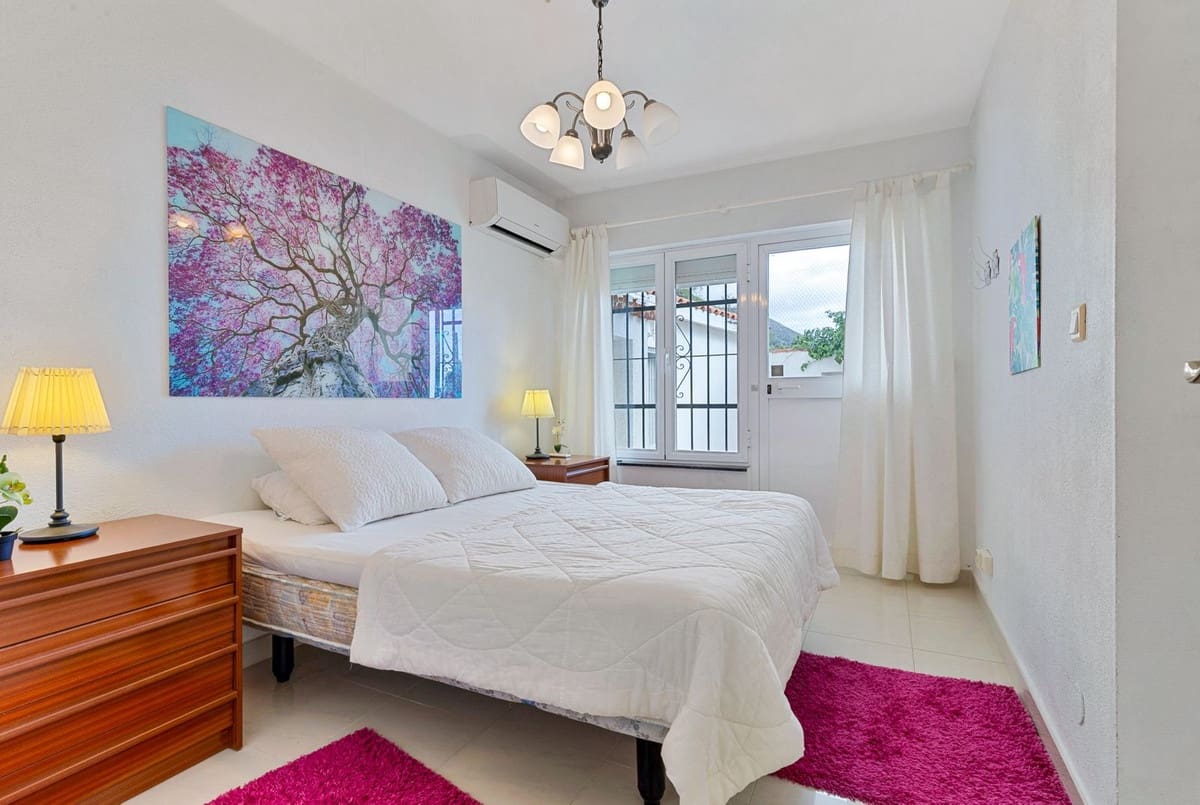 4 makuuhuone Huvila myytävänä paikassa Fuengirola mukana uima-altaan 
autotalli - 1 125 000 € (Ref: 9592218)