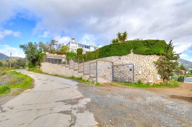 4 makuuhuone Huvila myytävänä paikassa Fuengirola mukana uima-altaan 
autotalli - 1 125 000 € (Ref: 9592218)