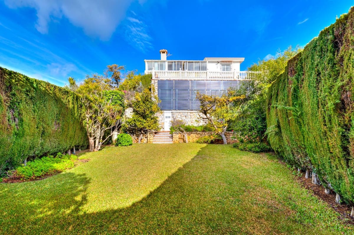 4 makuuhuone Huvila myytävänä paikassa Fuengirola mukana uima-altaan 
autotalli - 1 125 000 € (Ref: 9592218)