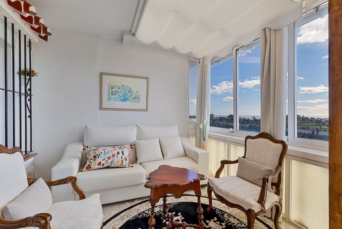 4 makuuhuone Huvila myytävänä paikassa Fuengirola mukana uima-altaan 
autotalli - 1 125 000 € (Ref: 9592218)