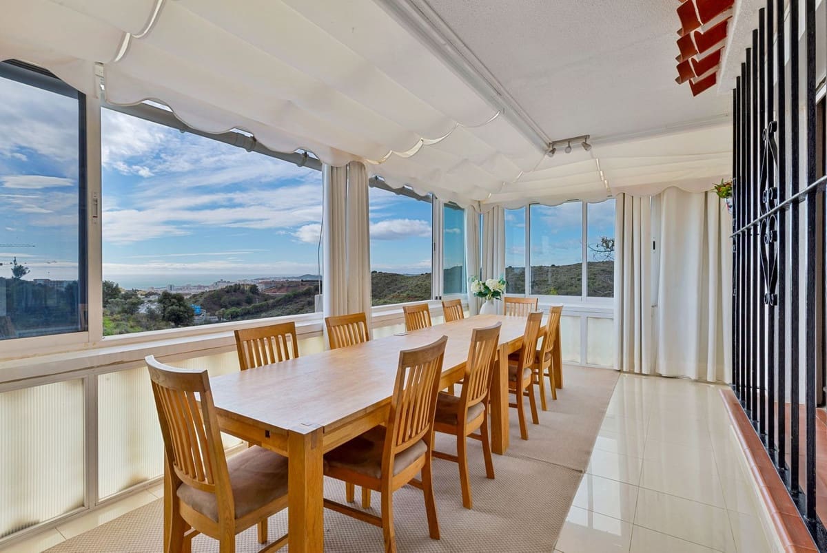 4 makuuhuone Huvila myytävänä paikassa Fuengirola mukana uima-altaan 
autotalli - 1 125 000 € (Ref: 9592218)