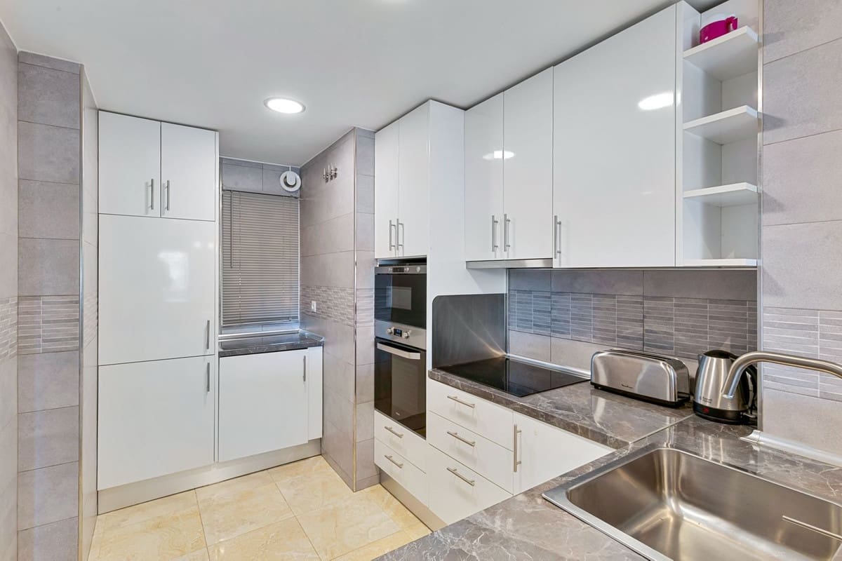 2 Zimmer Apartment zu verkaufen in Fuengirola mit Pool Garage - 340.000 € (Ref: 9593140)