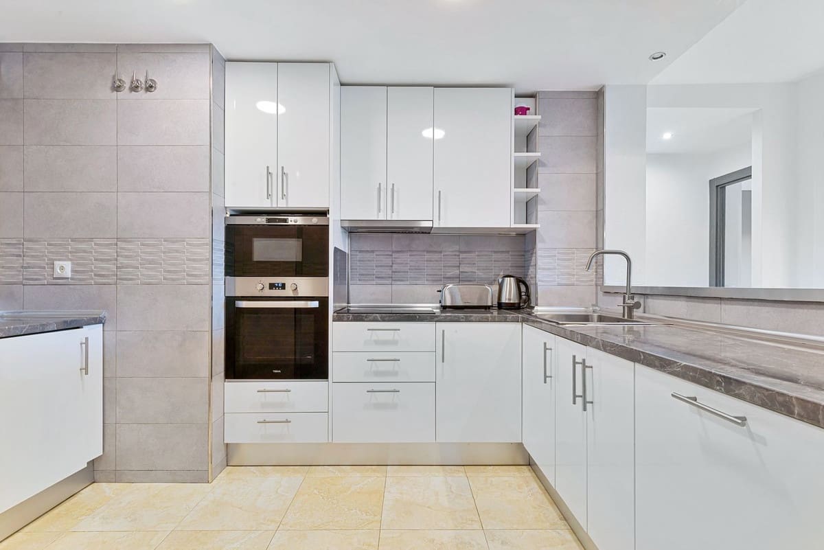 2 Zimmer Apartment zu verkaufen in Fuengirola mit Pool Garage - 340.000 € (Ref: 9593140)