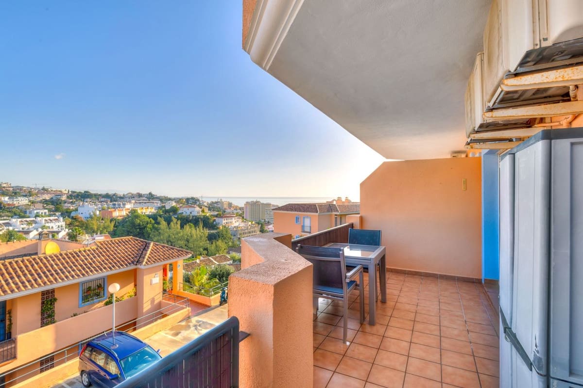 2 bedroom Apartment for sale in Fuengirola with pool garage - € 319,000 (Ref: 9593140)