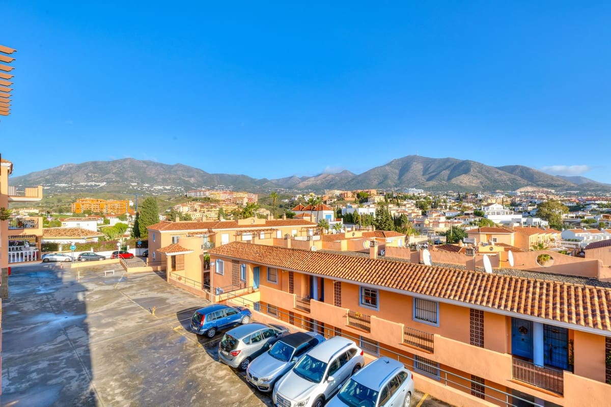 2 bedroom Apartment for sale in Fuengirola with pool garage - € 319,000 (Ref: 9593140)