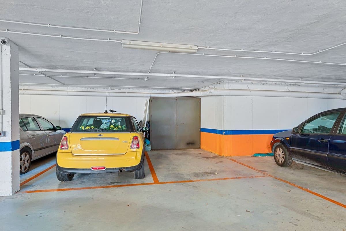 2 bedroom Apartment for sale in Fuengirola with pool garage - € 319,000 (Ref: 9593140)