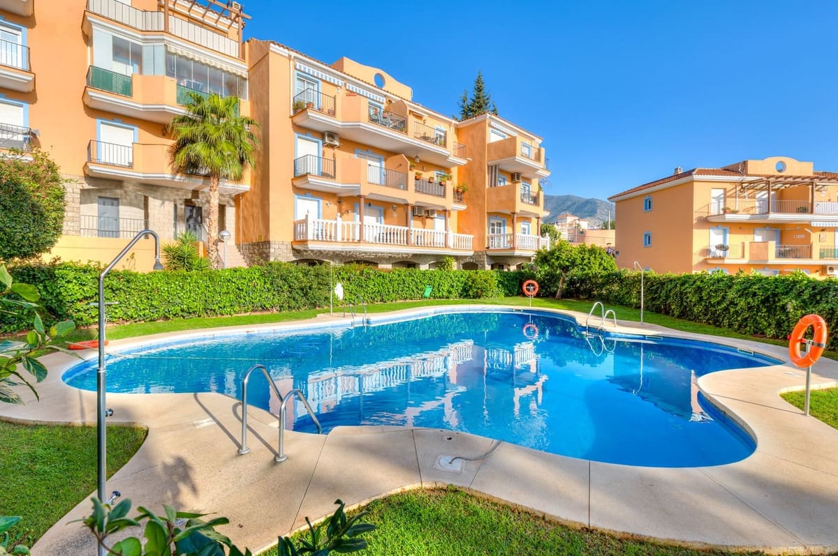 2 bedroom Apartment for sale in Fuengirola with pool garage - € 319,000 (Ref: 9593140)