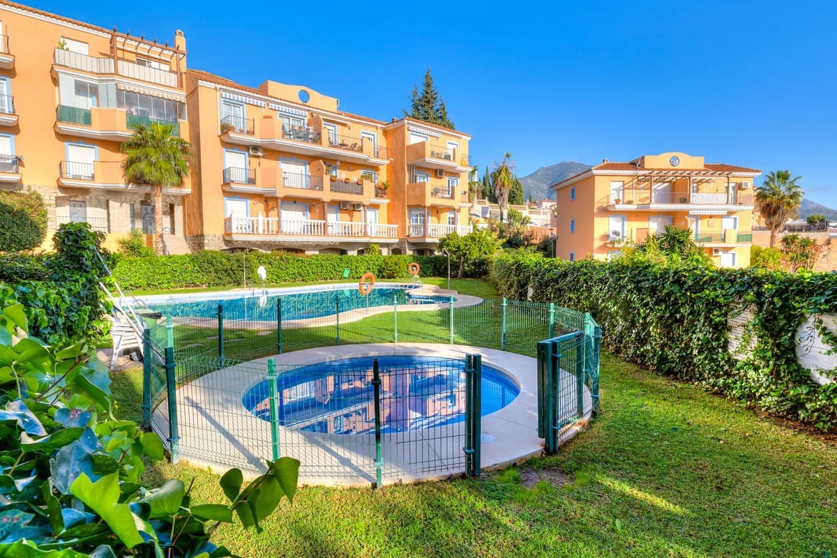 2 bedroom Apartment for sale in Fuengirola with pool garage - € 319,000 (Ref: 9593140)