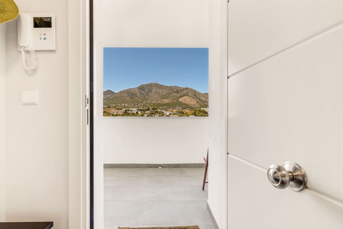 2 bedroom Apartment for sale in Fuengirola with pool garage - € 605,000 (Ref: 9641065)