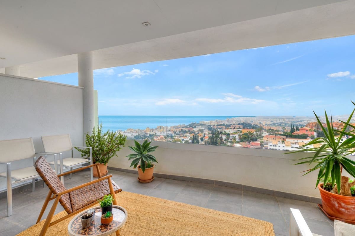 2 bedroom Apartment for sale in Fuengirola with pool garage - € 605,000 (Ref: 9641065)