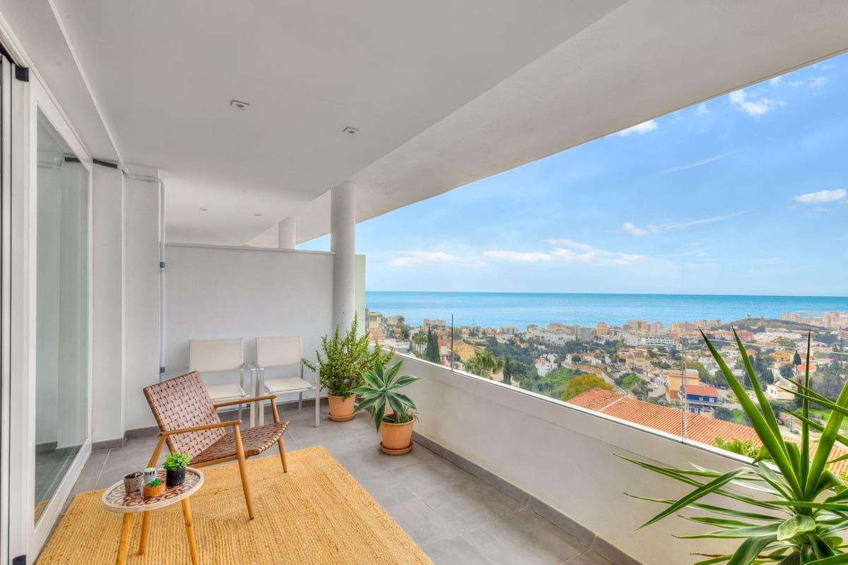 2 bedroom Apartment for sale in Fuengirola with pool garage - € 605,000 (Ref: 9641065)