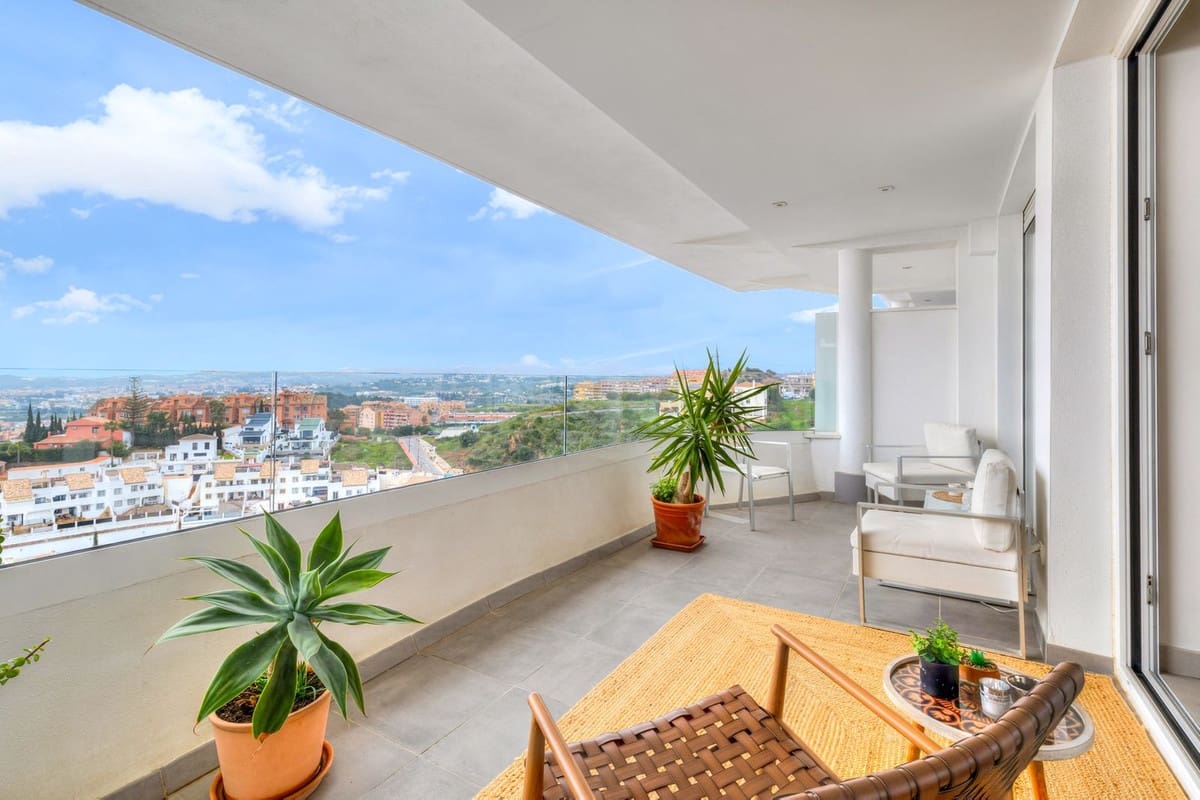 2 bedroom Apartment for sale in Fuengirola with pool garage - € 605,000 (Ref: 9641065)