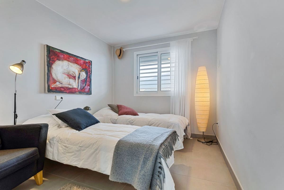 2 bedroom Apartment for sale in Fuengirola with pool garage - € 605,000 (Ref: 9641065)