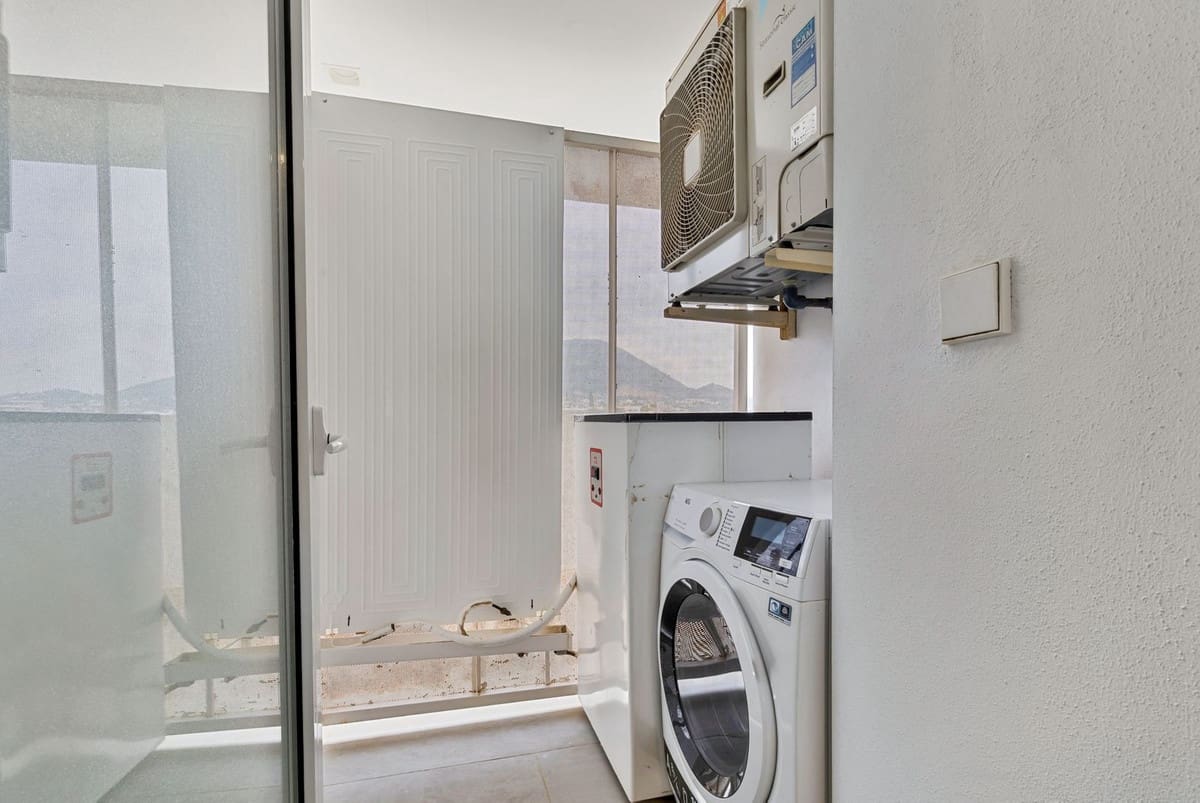 2 bedroom Apartment for sale in Fuengirola with pool garage - € 605,000 (Ref: 9641065)