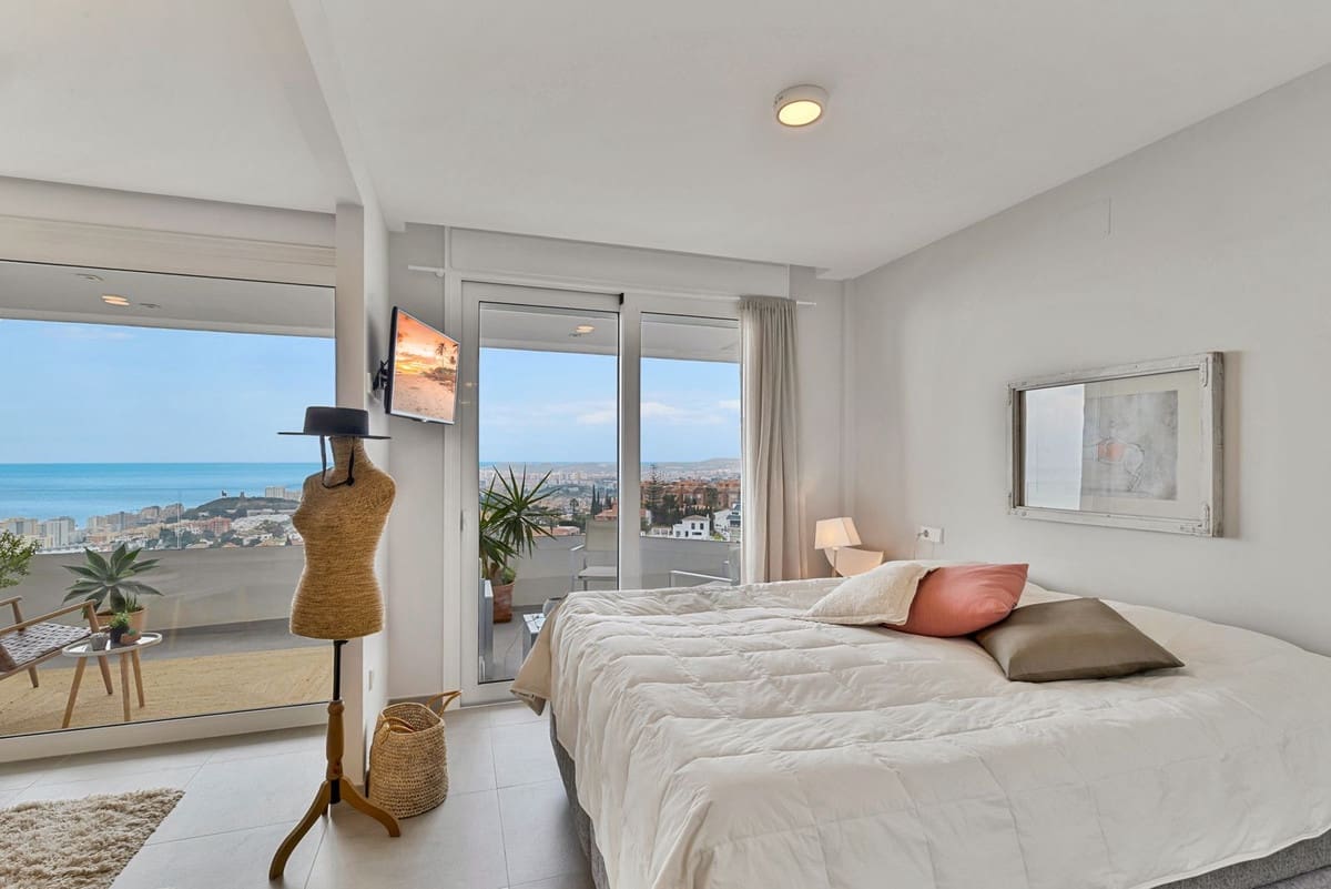 2 bedroom Apartment for sale in Fuengirola with pool garage - € 605,000 (Ref: 9641065)