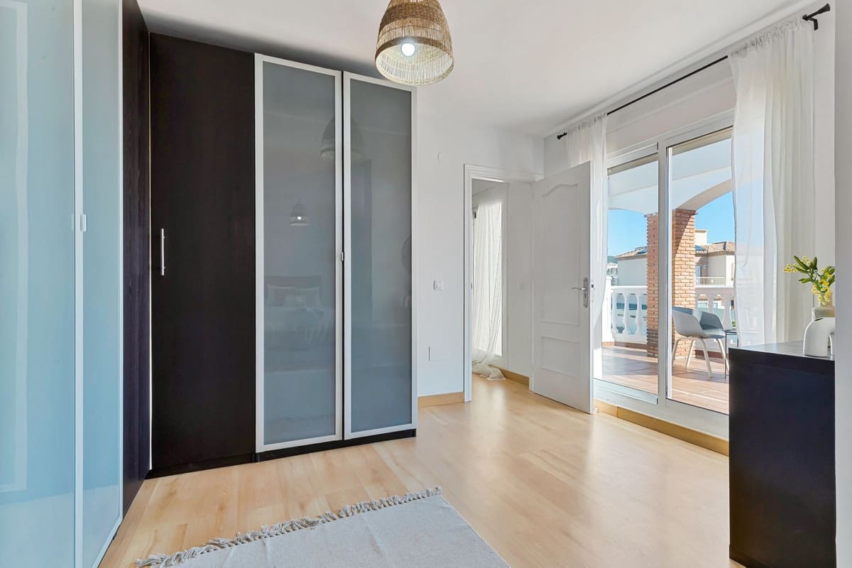 5 Zimmer Villa zu verkaufen in Torrequebrada mit Pool Garage - 895.000 € (Ref: 9671108)